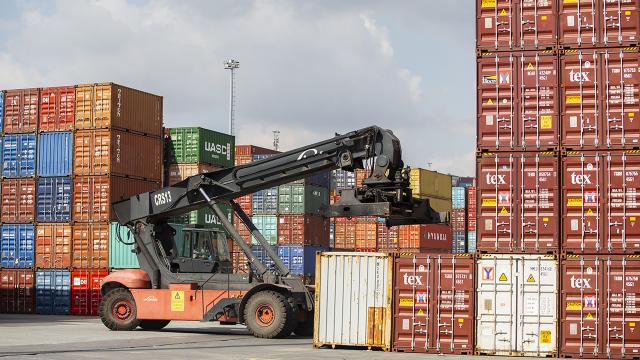 Almanya'nın ihracatı küresel ekonomideki durgunlukla gerilemeye devam etti